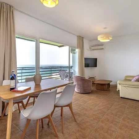 South Facing Beachfront Appartamento